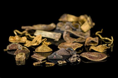  The Staffordshire Hoard? Kultaa, Kunniaa Ja Kadonneiden Tarinoiden Salaisuuksia